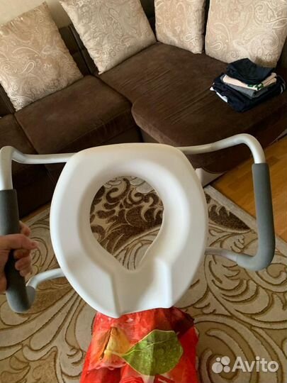 Сидушка на унитаз для инвалидов