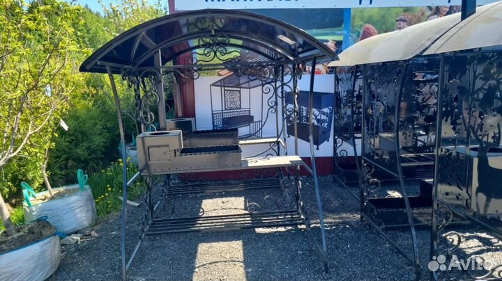 Кованые мангалы с крышей и др