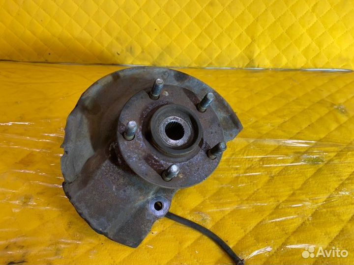 Кулак поворотный передний правый Mitsubishi