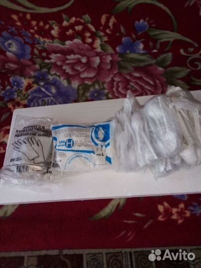 Перчатки одноразовые и ложки