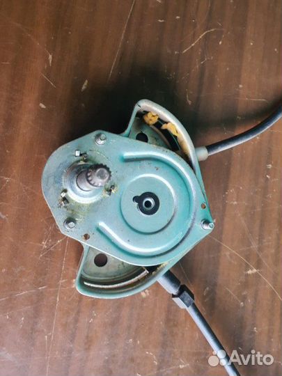 Стеклоподъемник задний левый Лада Гранта седан