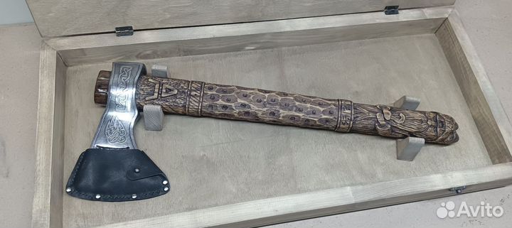 Топор резной 