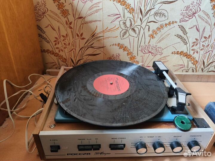 Рабочий-Виниловый проигрыватель россия(321) СССР