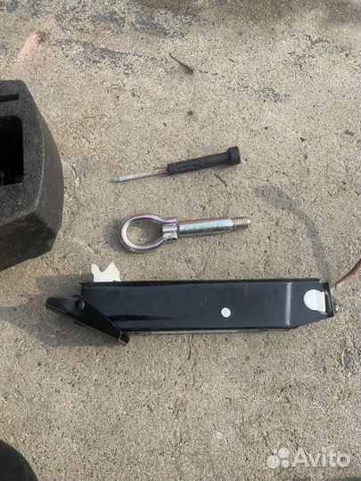 Буксировочный крюк