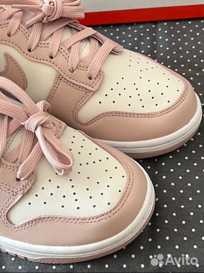 Nike Dunk High pink oxford