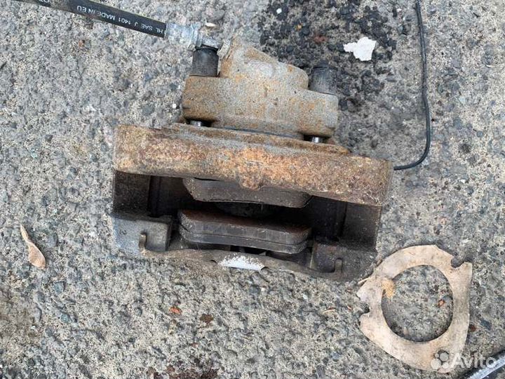 Суппорт тормозной передний правый Volkswagen