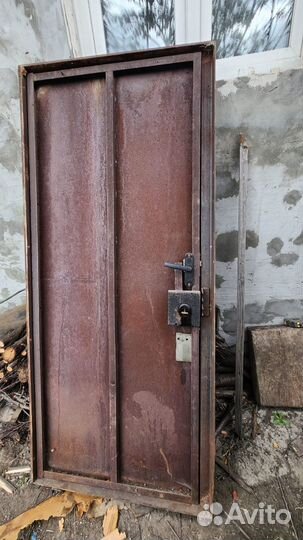 Металлическая дверь