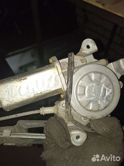 Стеклоподъемник задний правый Nissan pulsar