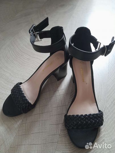 Сандалии женские 36 размер