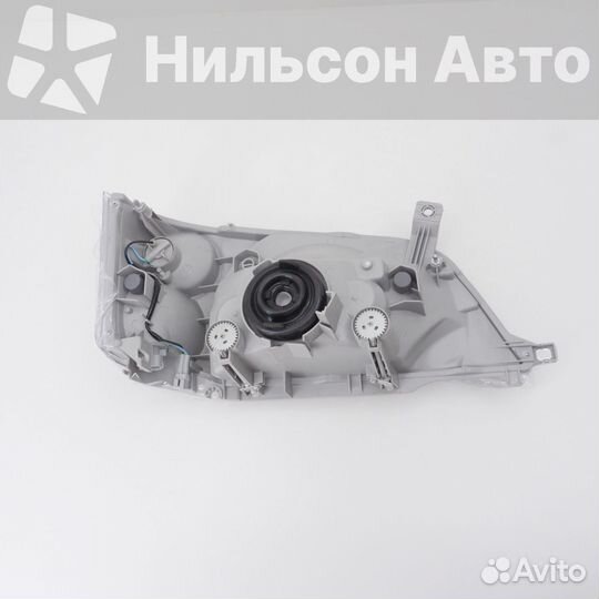 Фара toyota dyna с 1999 г в сборе с габаритом лева