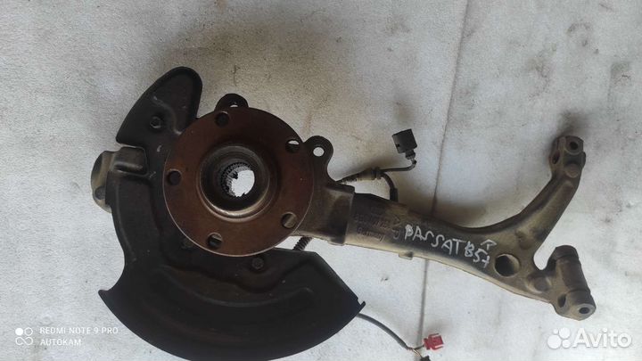 Поворотный кулак правый Volkswagen Passat B5