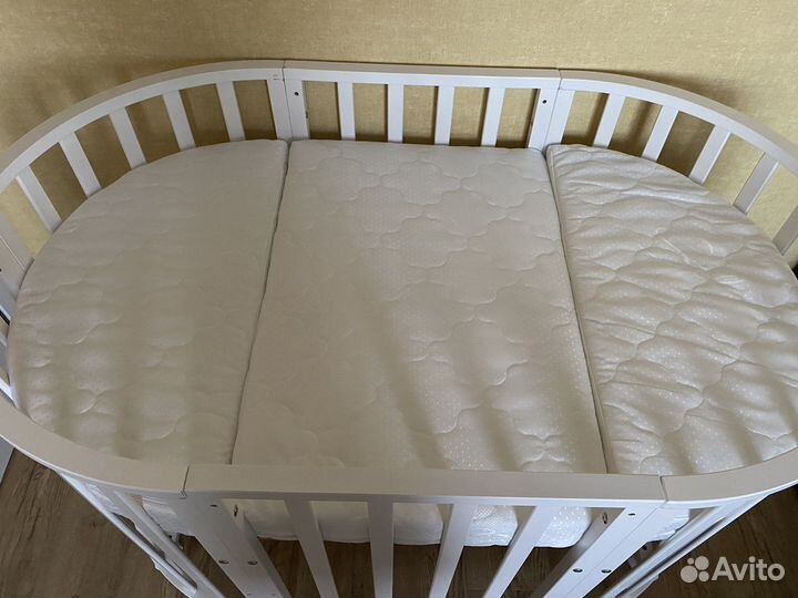 Детская кроватка с матрасом