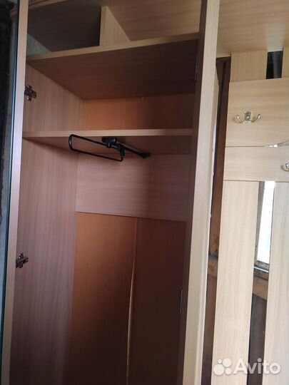 Прихожая со шкафом