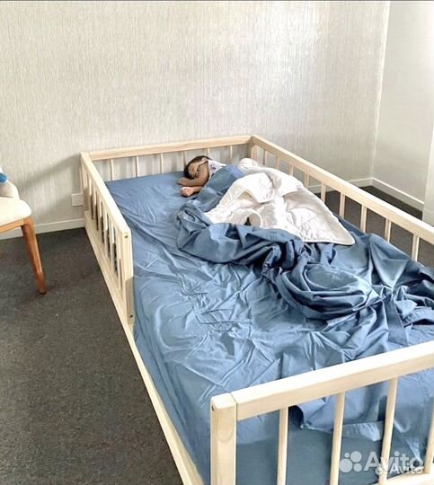 Детская кровать классика напольная из массива