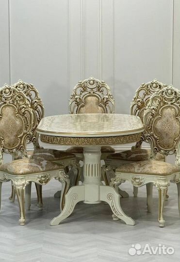 Кухонный стол и стулья комплект