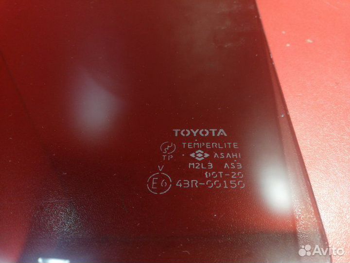 Стекло двери заднее правое Toyota Hilux Surf