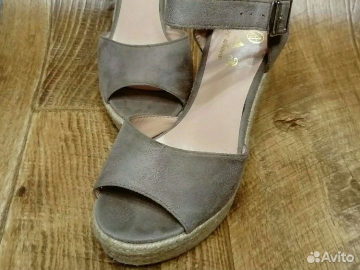 Босоножки женские на платформе 39 размер