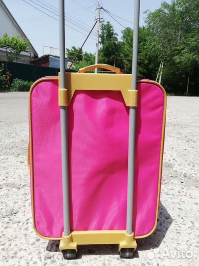 Детский чемодан на колесиках
