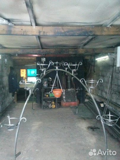 Уличная подставка для цветов