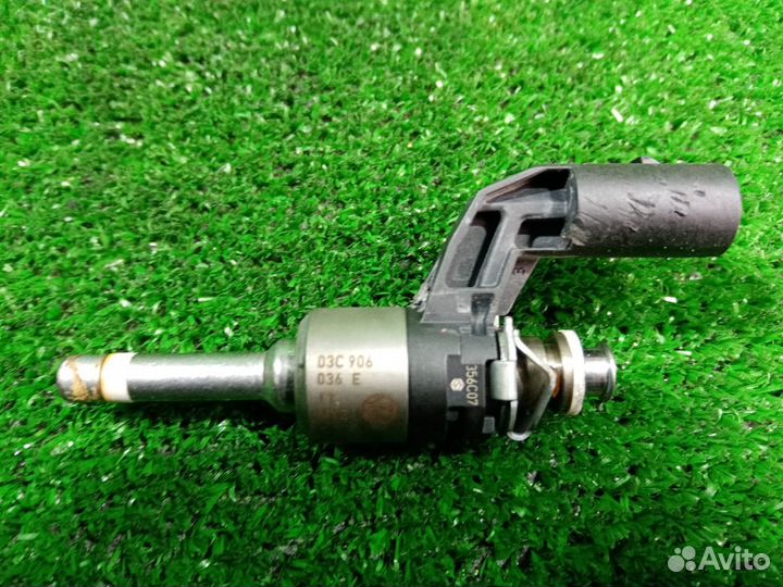 Форсунка топливная Volkswagen Golf 5 BLG (1.4)