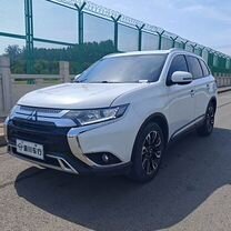 Mitsubishi Outlander 2.0 CVT, 2020, 32 000 км, с пробегом, цена 1 550 000 руб.