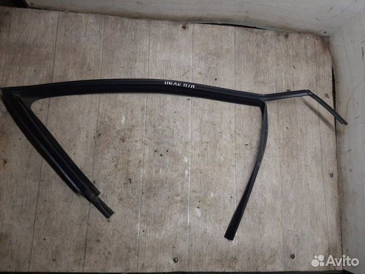 Уплотнитель стекла двери Volkswagen Polo седан 1.6