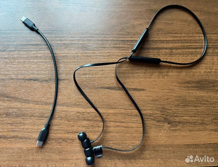 Беспроводные наушники Beats Flex