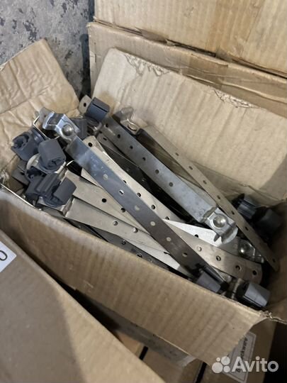 Держатель проволоки для черепичной кровли