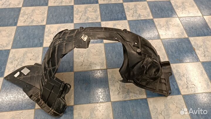 Подкрылок передний правый Nissan Almera G15