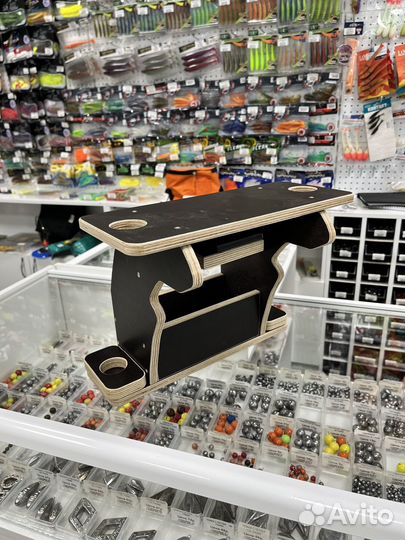 Подставка стойка для эхолота с отсеками для удочек