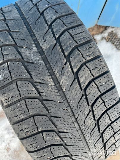 Michelin X-Ice XI2 215/50 R17
