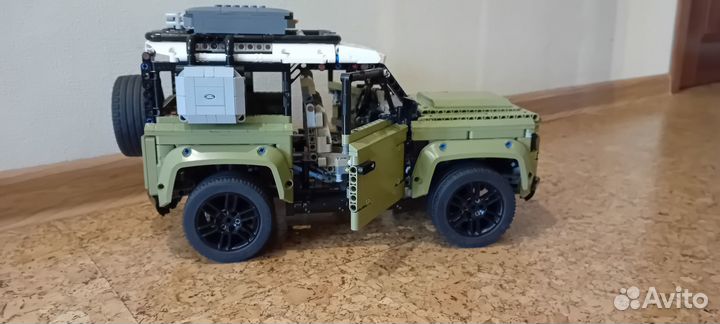 Lego technic land rover defender 42110