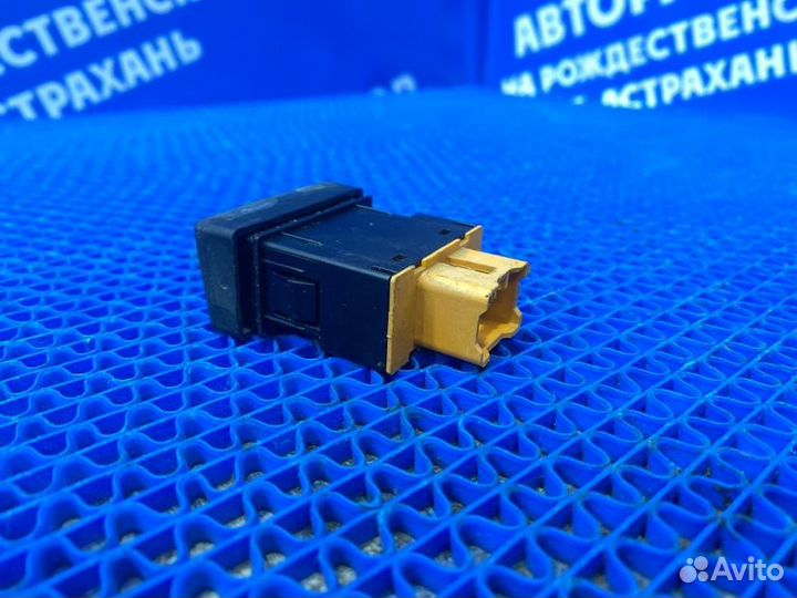 Кнопка центрального замка Lifan Breez седан 2010