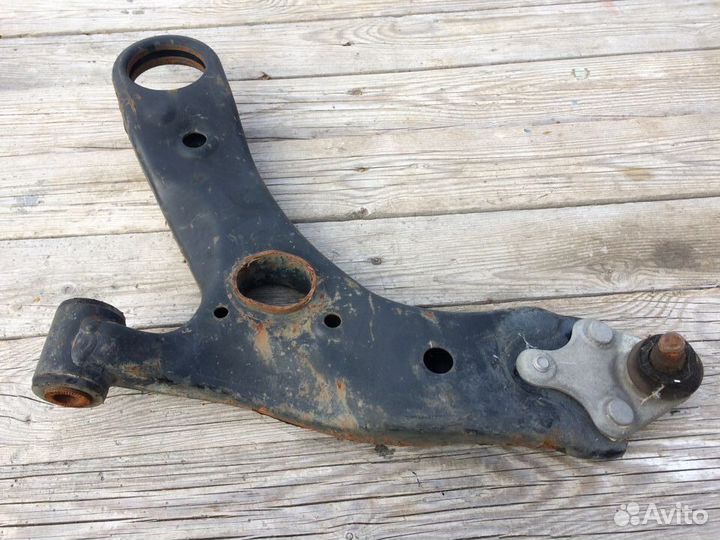 Рычаг передней подвески Toyota Corolla 150, Auris