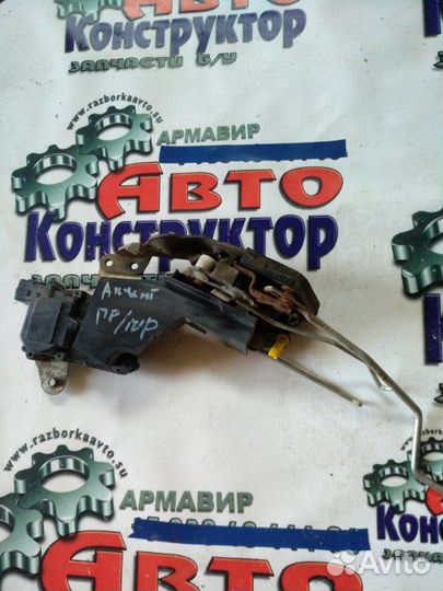 Замок двери передний правый Hyundai Акцент седан