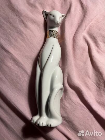 Статуэтка кошка