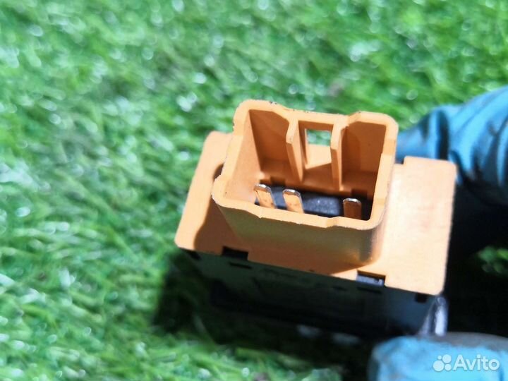 Кнопка блокировки дверей Lifan Breez