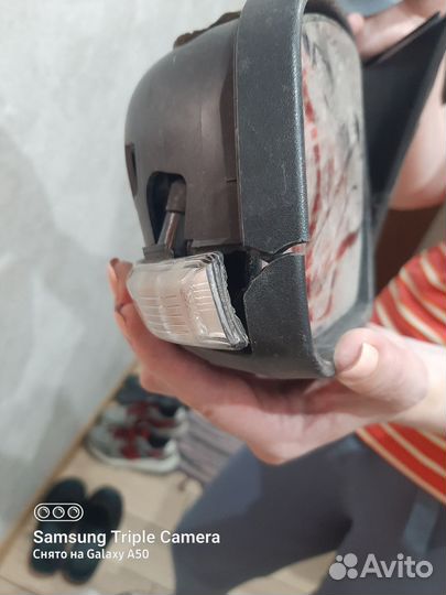 Боковое зеркало