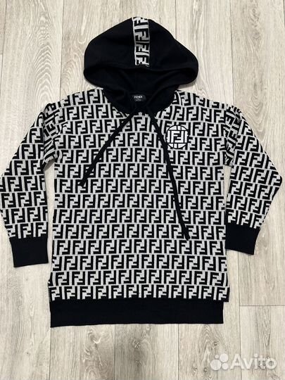 Отдам пакет вещей для девушки 42