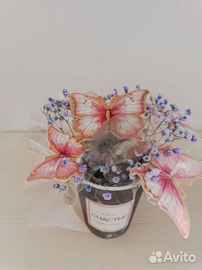 Букет из цветов и бабочек