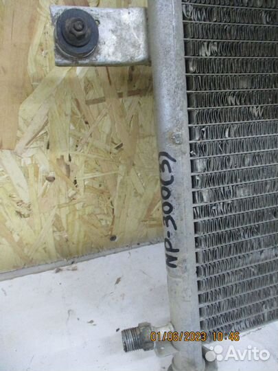 Радиатор кондиционера Ниссан NP300 (2010)