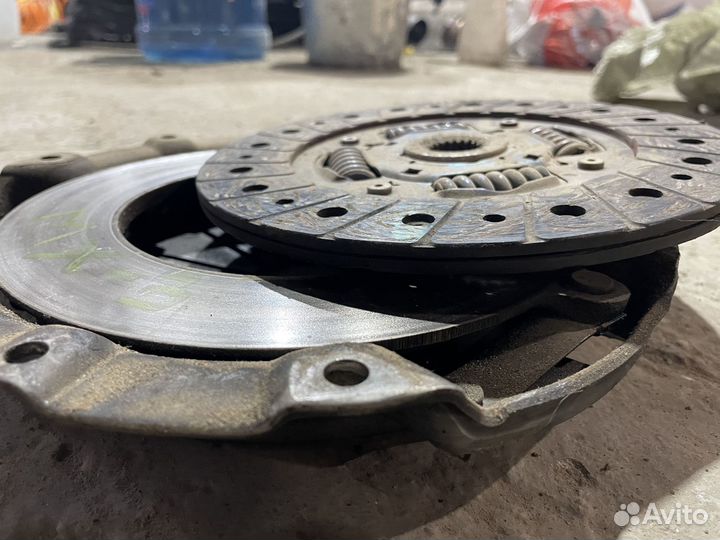 Сцепление + маховик почти новые mazda b6