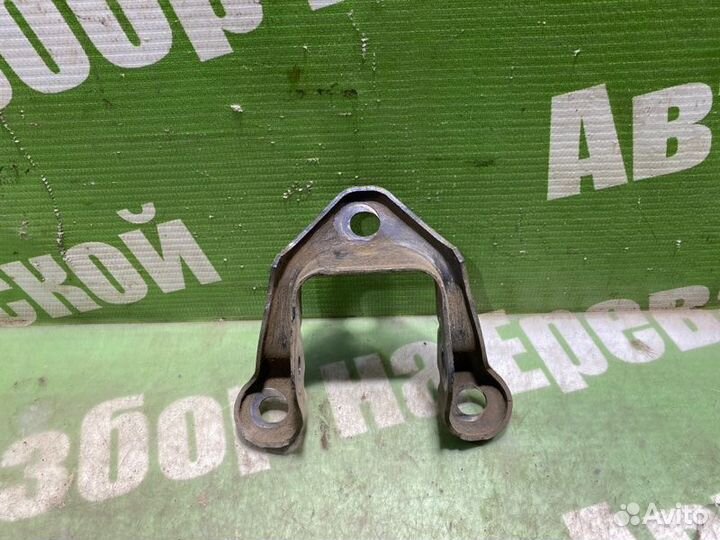 Крепление балки подвески заднее Opel Astra H