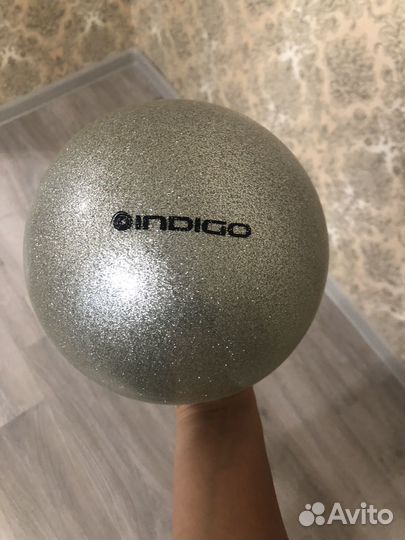 Гимнастический мяч и скакалка