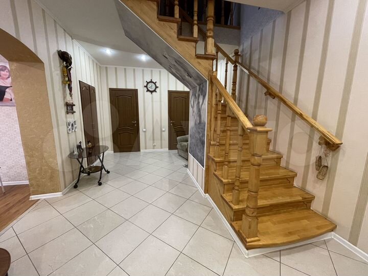 Дом 252 м² на участке 9 сот.