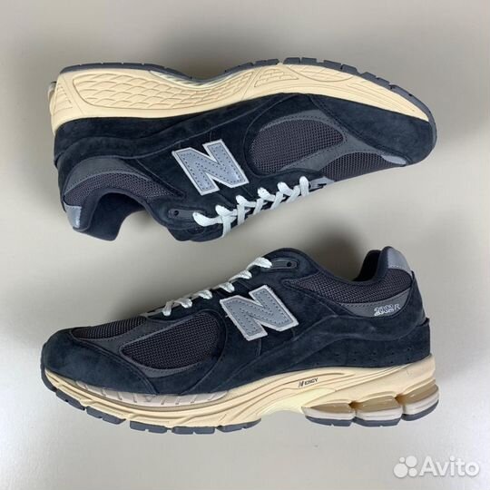 New balance 2002R