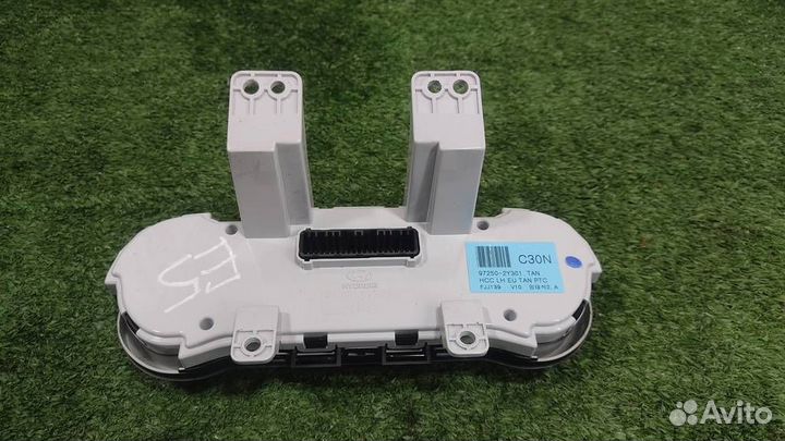 Панель управления отопителя Hyundai IX35 2011