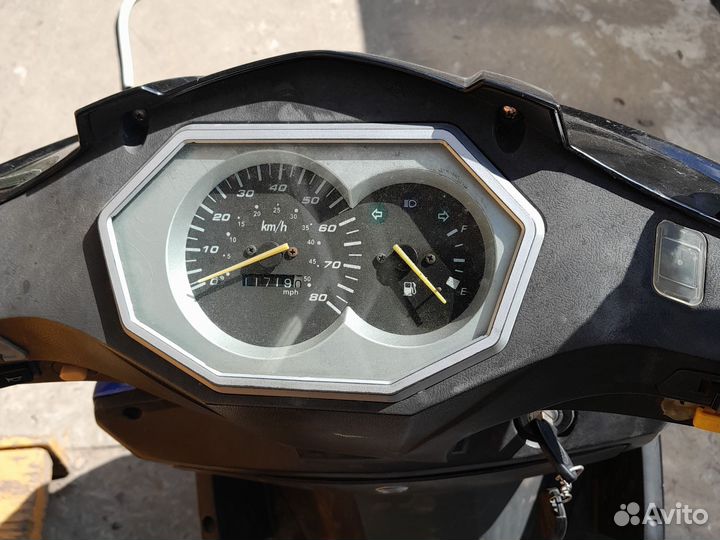 Продам скутер рэйсер RS50QT 15 K на документах