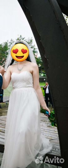 Свадебное платье, перчатки, диадема