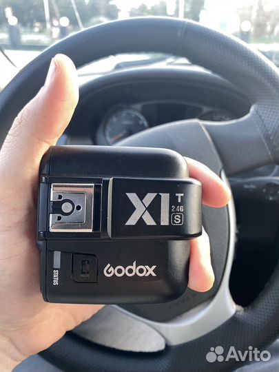 Вспышка godox v1s